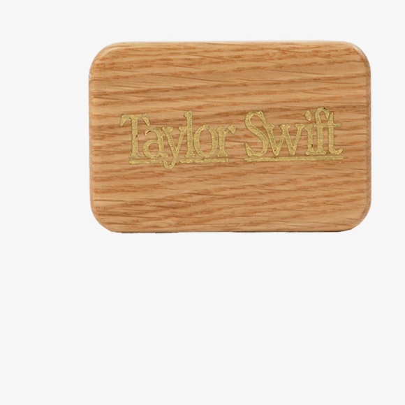 Taylor Swift Green and White Guitar Pick Set - Picture 5 of 6